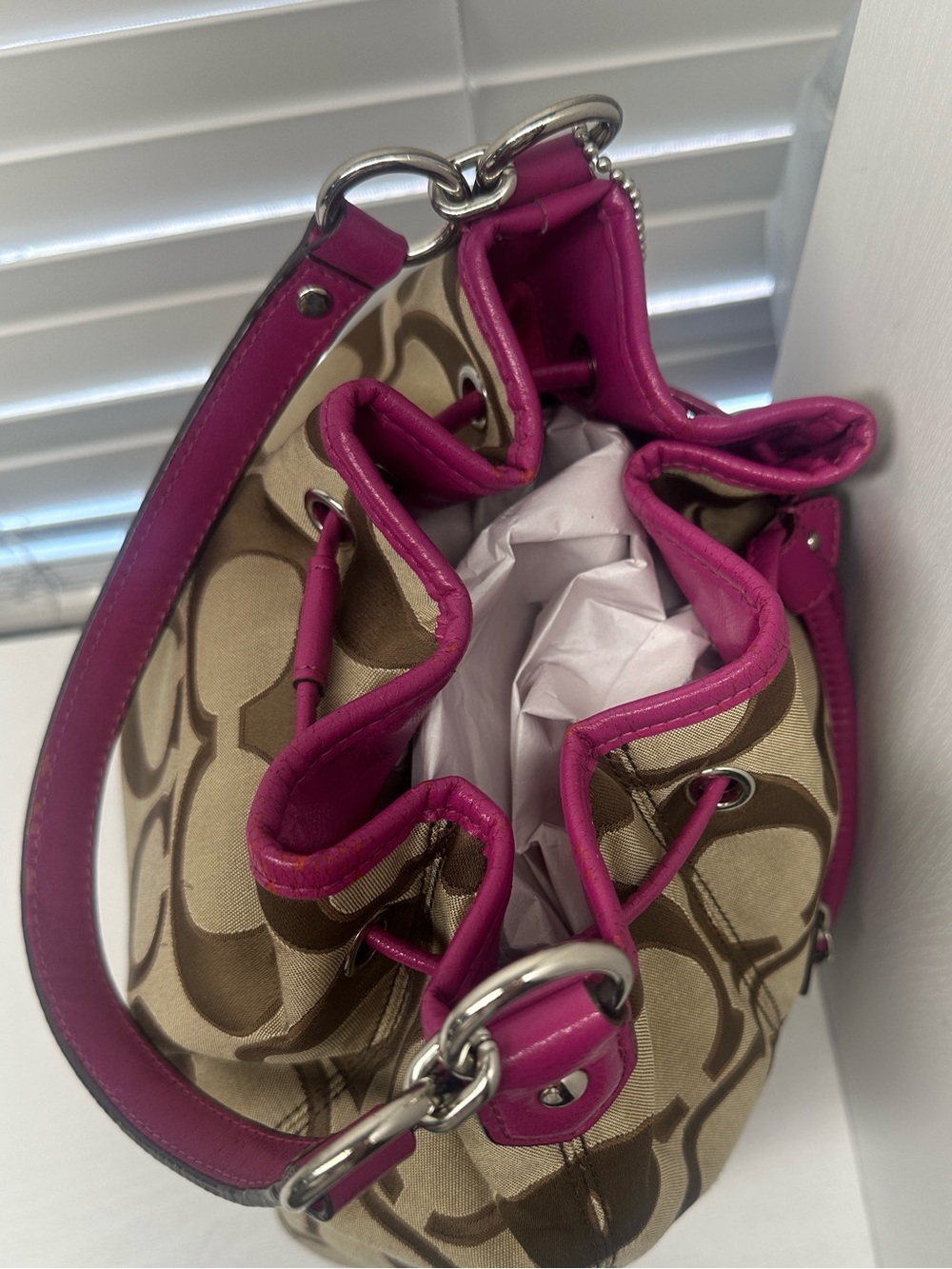 Coach Daisy Outline Signature Drawstring Bucket Bag - Picture 6 of 13